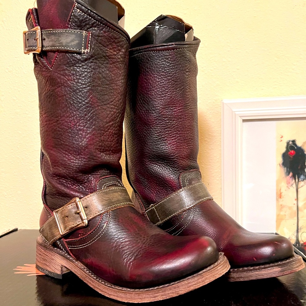 Freebird by Steven CROSBY boots in WINE in true size 7
